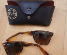 Broken Rayban wayfarer classic