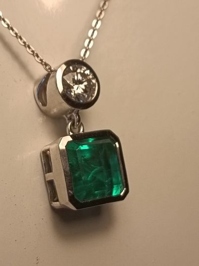 Emeraldine Quartz and Real Moissanite Pendant and Chain