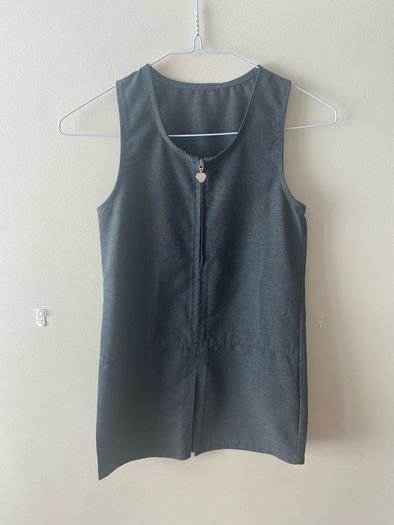 Dunnes grey pinafore (as new) age 7