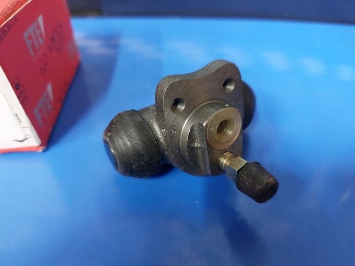Opel wheel cylinder