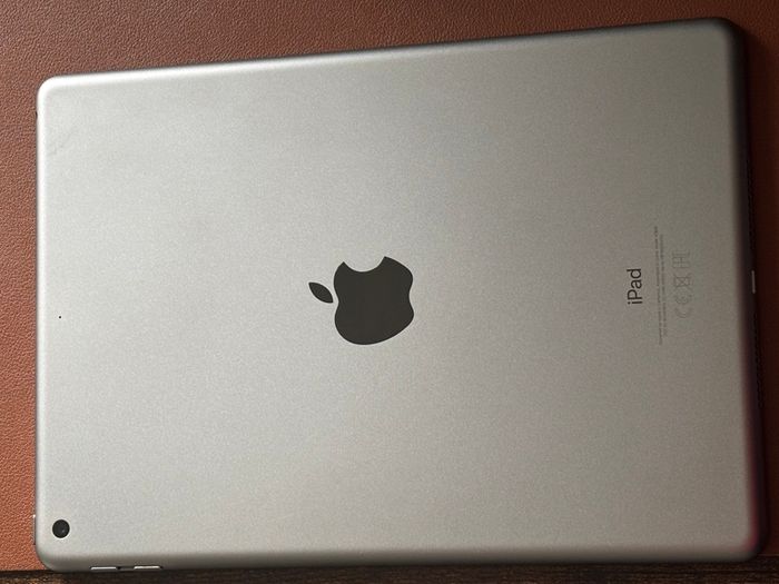 Apple iPad 6th Gen (2018) 9.7" - Excellent Condition - [32GB/128GB]