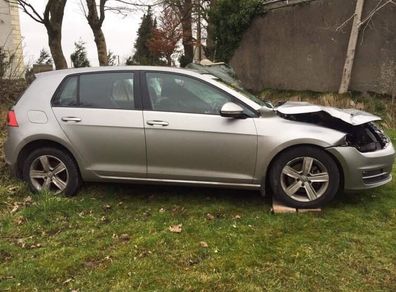 2015 Volkswagen Golf breaking for Parts