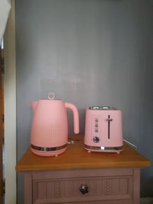 pink electric kettle and toaster