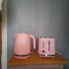 pink electric kettle and toaster
