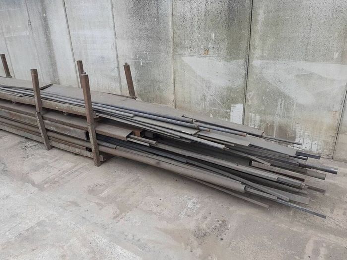 3 to 4 tons of steel lengths