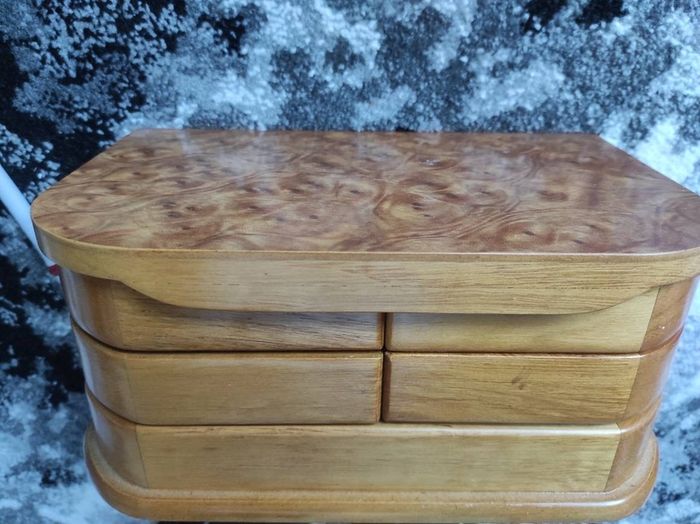 Jewellery box