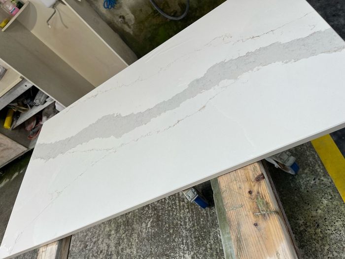 Granite and quartz , Calcatta mammo gold 1174mm x 635mm 20mm thick