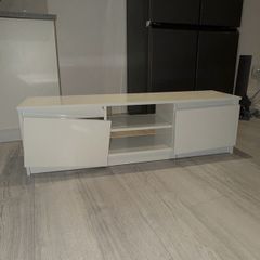 White tv unit