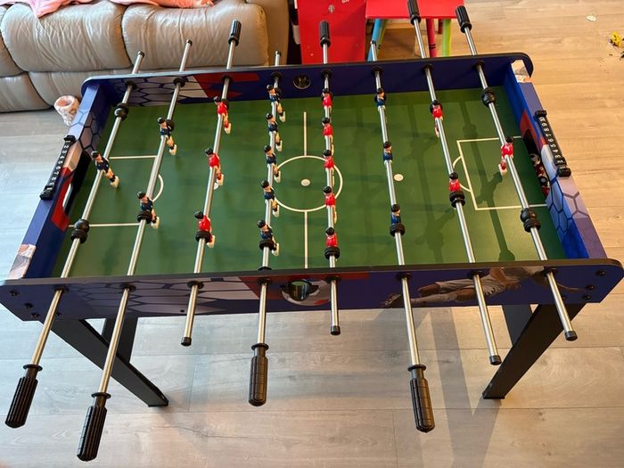 Fussball Table +  6 balls