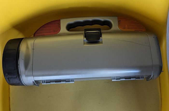 Emergency toolbox car torch