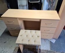 bedroom desk and chair