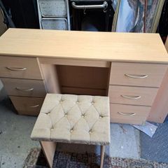 bedroom desk and chair