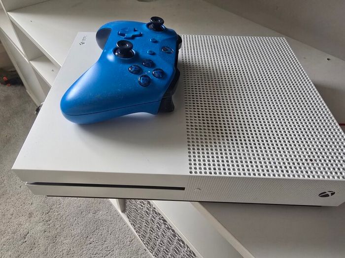 xbox one 512GB with 1 controller in great condition