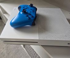 xbox one 512GB with 1 controller in great condition