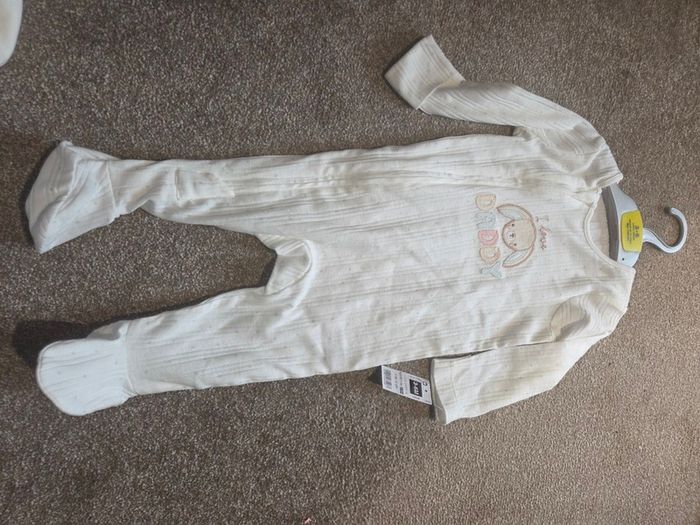 Dunnes Baby Grow 3-6 mths (Brand New)