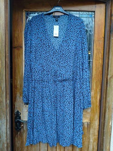 Ladies New look Curves Blue animal print dress, long sleeve with elasticated cuff.New with tags.
