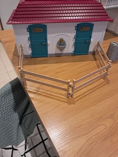 schleich house and stable