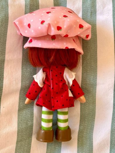 Vintage Strawberry Shortcake doll 2008 collectible