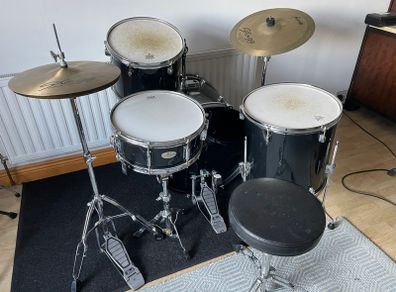 Pearl forum full drum kit.