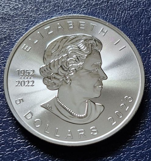 1 Oz 2023 Canada Silver Maple Leaf 1952-2022  Queen Elizabeth