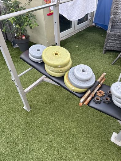weight bench and weights