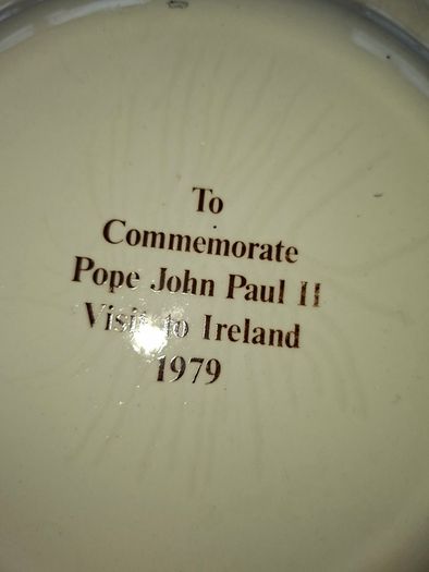 Collectors Plate Pope John Paul II commemorating his visit to Ireland in 1979, no chips or cracks, Postal Available or Collection