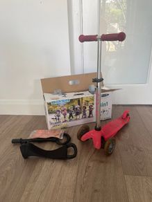 Micro scooter with seat