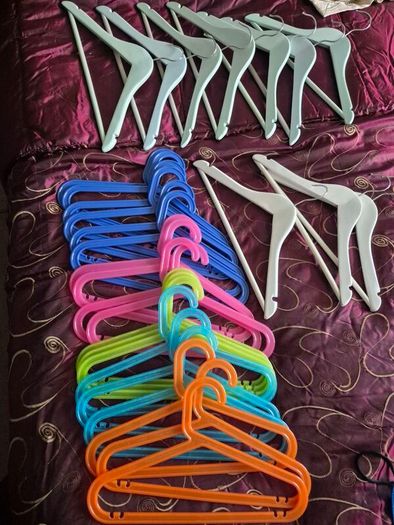 Childrens Hangers 10 x Wooden, 20 x Plastic, 30 in total