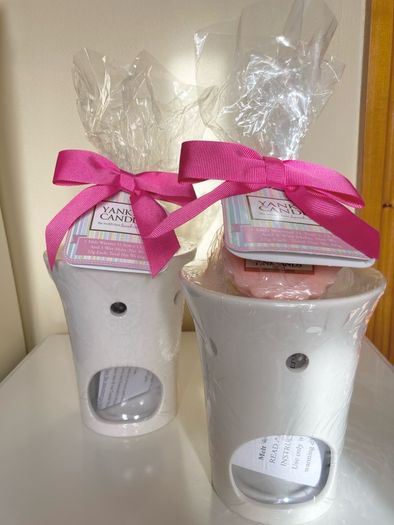Yankee Candle White Melt Warmer & 3 Wax Melts Gift Set