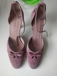 Shoes - Size 7