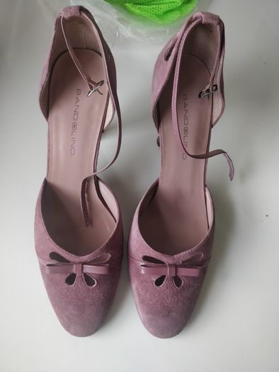 Shoes - Size 7