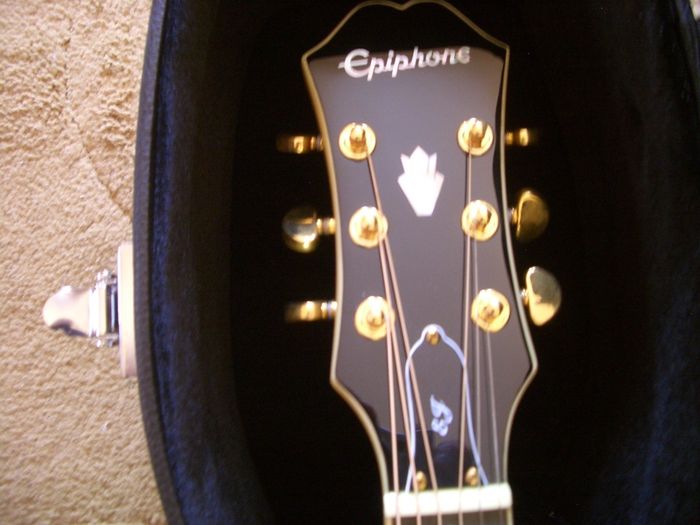 Epiphone EJ-200 SCE / N Electro Acoustic Guitar