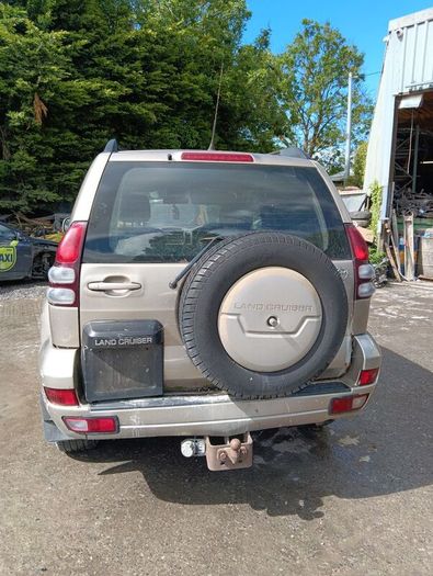 Breaking Toyota land cruiser 2005 diesel