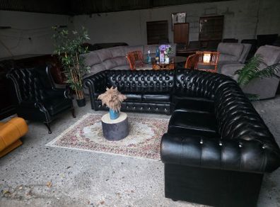 chesterfield corner sofa+anne queen armchair