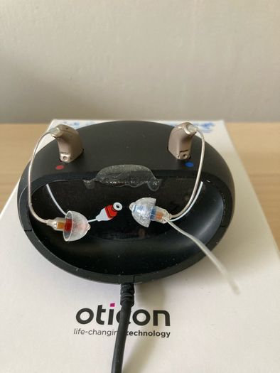 Oticon MiniRITE R Hearing Aid & Charger Set