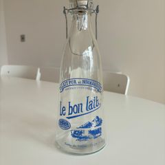 Le Bon Lait milk bottle