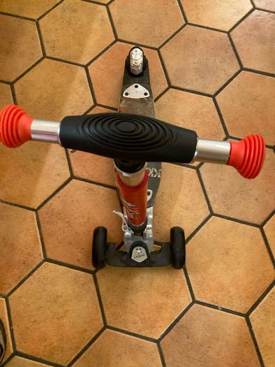 La Sports Kick Scooter  Foldable & adjustable