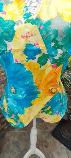 Vintage  80s 90s colourful floral blazer made in France