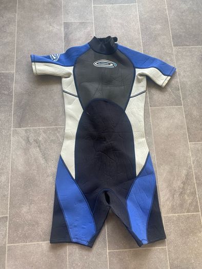 wetsuit age 6-7 years -