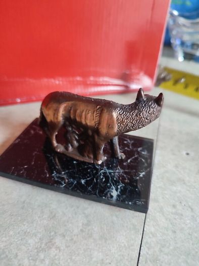 Reproduction of the Capitoline she-wolf Romulus and Remus Sculpture - from the legend of the foundation of Rome - Copper - Mid-Century Modern