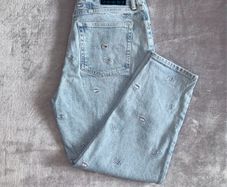 Tommy Hilfiger Jeans W31 L30 Light Wash Embroidered Logo Mom Jeans