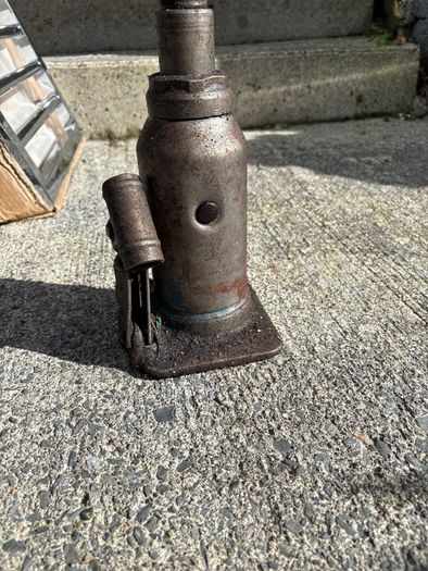 bottle jack