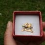 The Queens 9c GOLD Pin Brooch Image 3