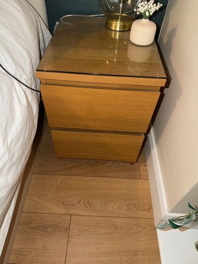 2x Ikea Malm Oak bedside lockers with glass tops