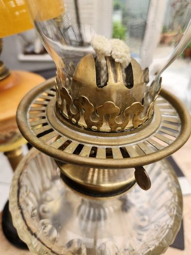 Two fabulous working oil lamps