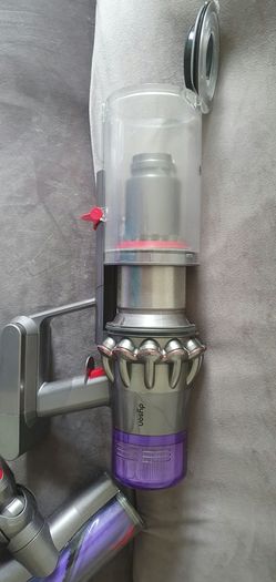 Dyson V11