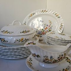 Aynsley Cottage Garden Dinner Set for 8 person