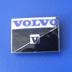 VOLVO (car grill logo) - promotional/merchandise enamel badge (c.1970's)