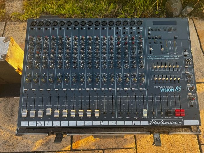 Studiomaster Powerhouse Vision 16