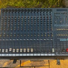 Studiomaster Powerhouse Vision 16